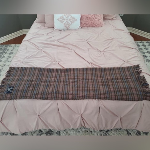 Burberry Shawl/Blanket - Picture 12 of 13